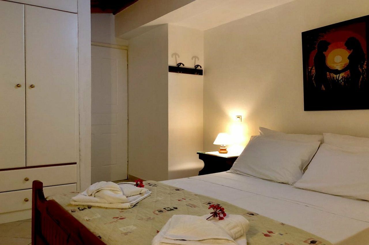 Bruskos Hotel Agios Georgios  Exterior photo